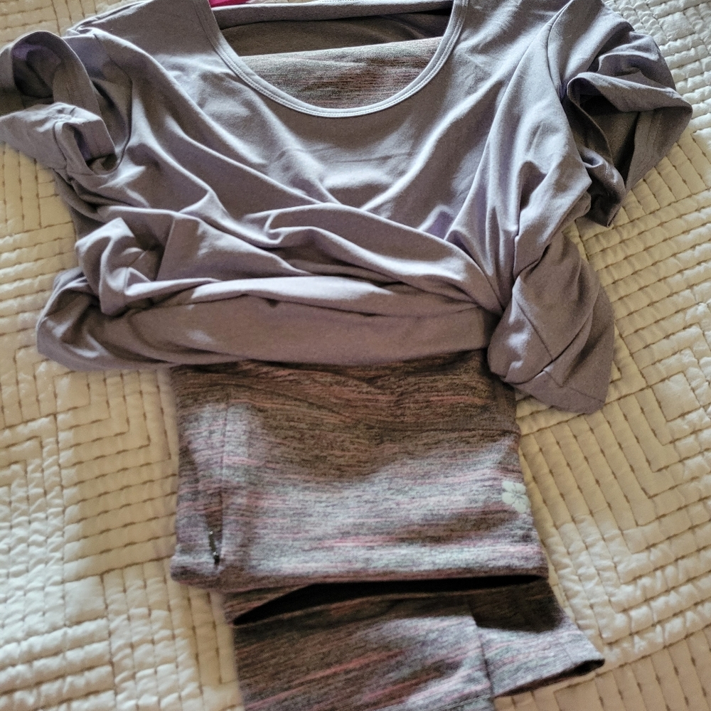 2 pcs. Light tee with matching leggings